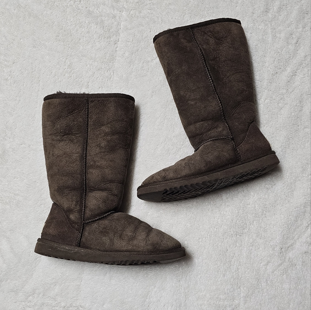 Uggs Womens Size 6 - Picture 3 of 5